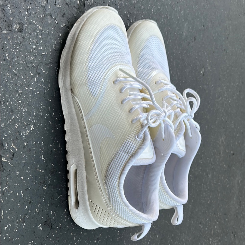 Nike AirMax Women's Athletic Shoes - White